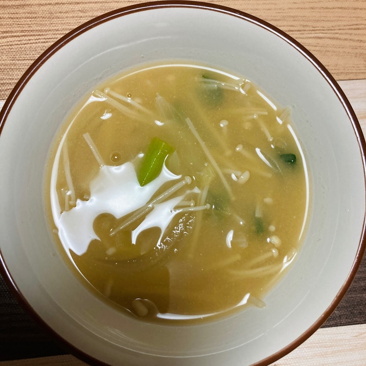 エノキ小松菜玉ねぎの味噌汁